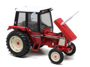 IH 745S  2 x 4
